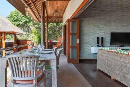 Villa Agung Нуса-Лембонган Экстерьер фото